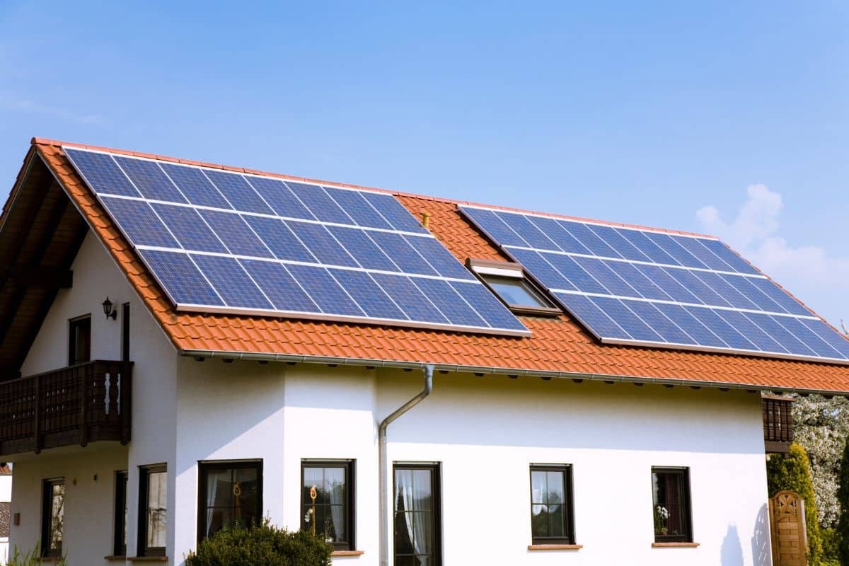 Kit Solaire VS Installation Complète : Quelle Solution Choisir ?